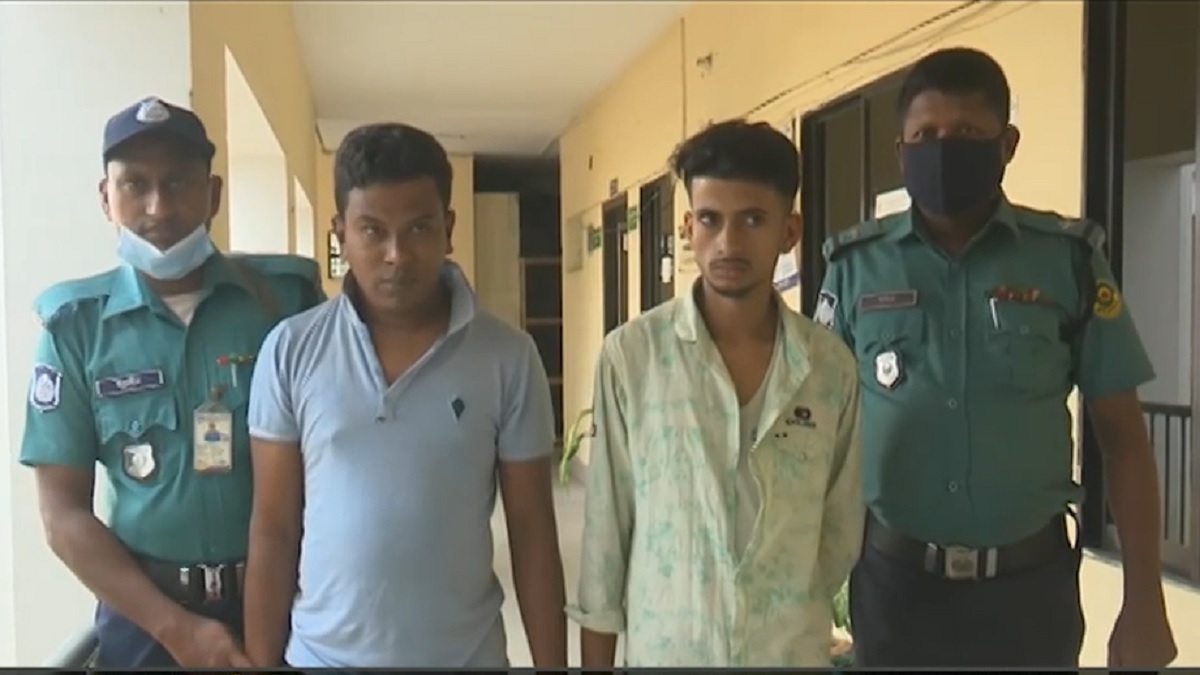 ভাড়া নিয়ে তর্ক করায় চলন্ত বাস থেকে যাত্রীকে ধাক্কা