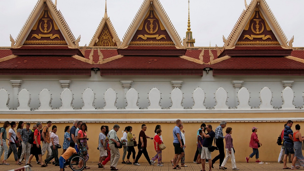 দুই ডোজ টিকা নিলেই যেতে পারবেন কম্বোডিয়া