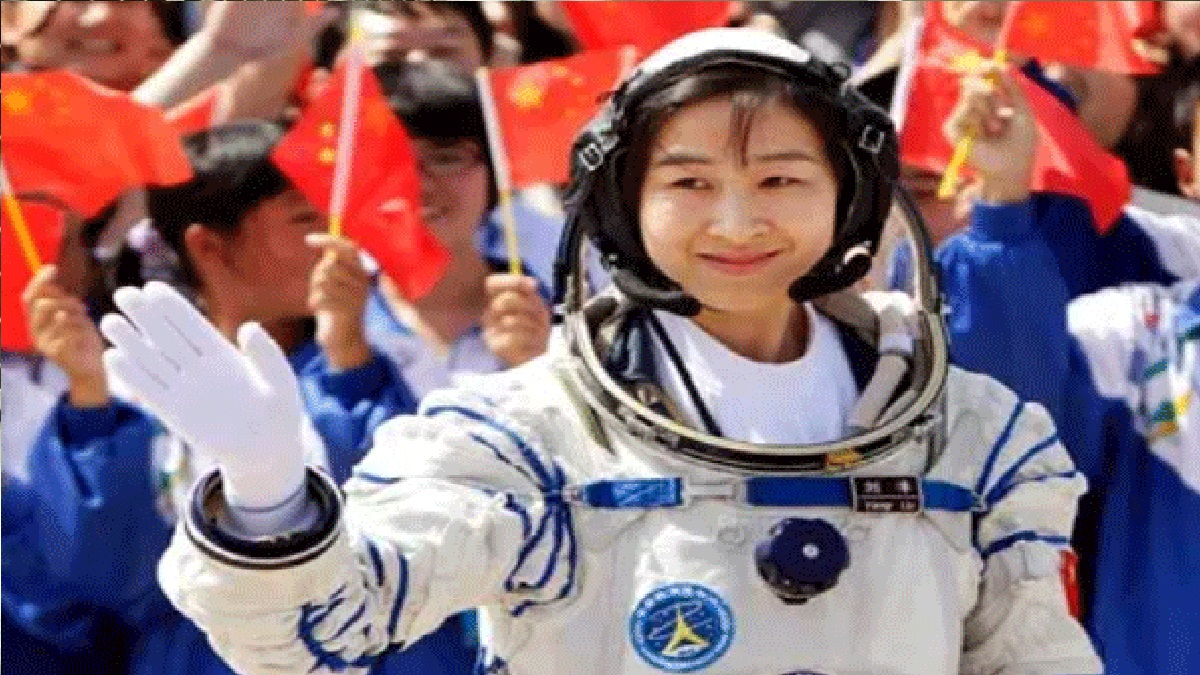 টানা ৬ মাস মহাকাশে থেকে রেকর্ড গড়লেন চীনা নারী