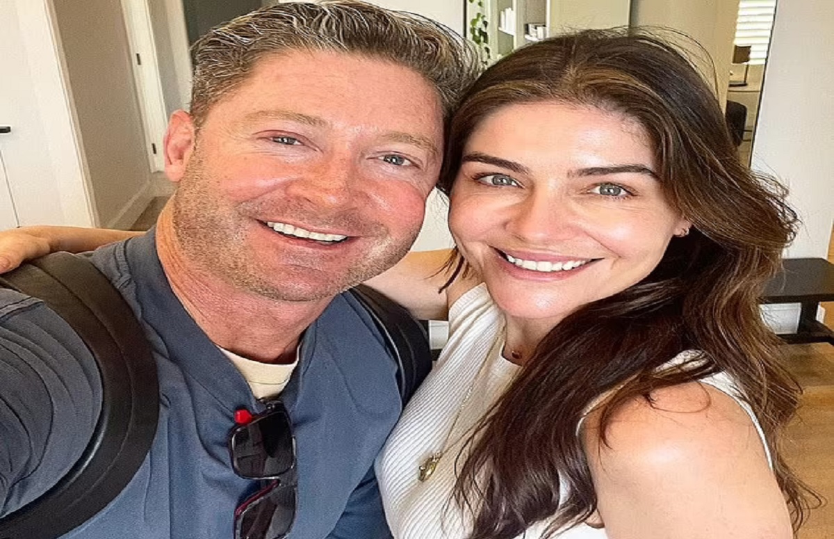 বয়স কমিয়ে আলোচনায় মাইকেল ক্লার্ক