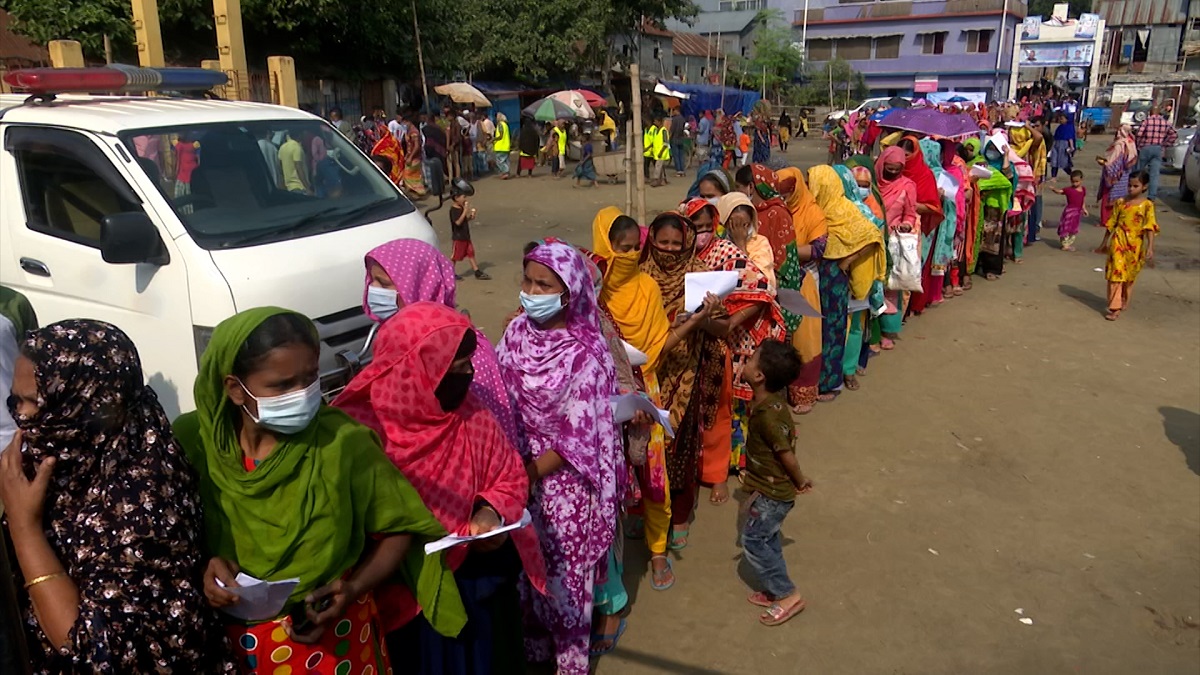 আজও চলছে বস্তিবাসীদের টিকাদান কার্যক্রম