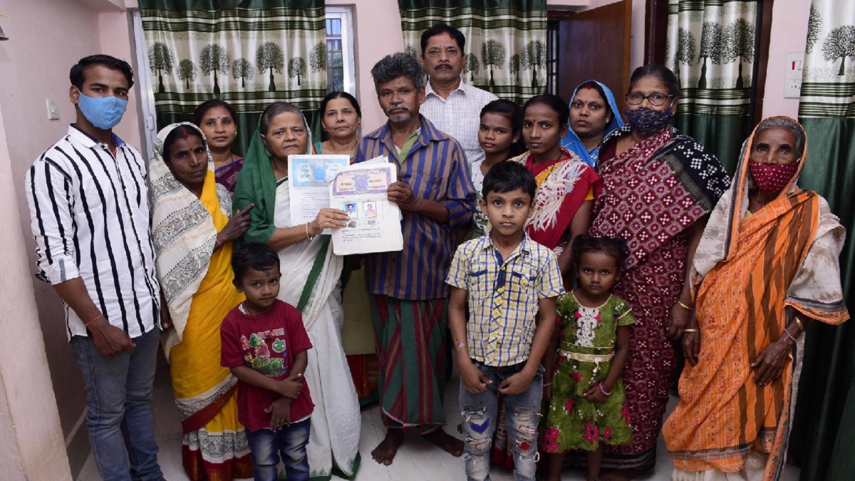 আচরণে খুশি হয়ে রিকশাচালককে দিলেন কোটি টাকা!