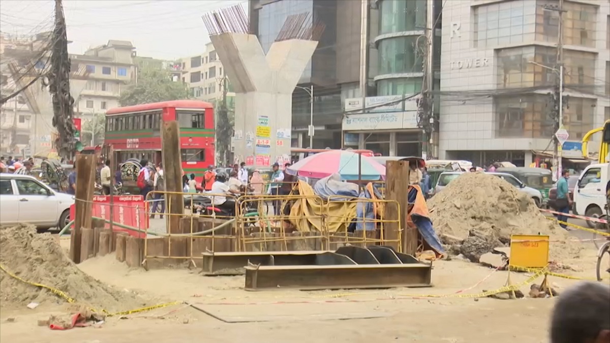 ক্ষতবিক্ষত চট্টগ্রামের রাস্তা: ওয়াসা আর সিটি কর্পোরেশনের পাল্টাপাল্টি দোষারোপ