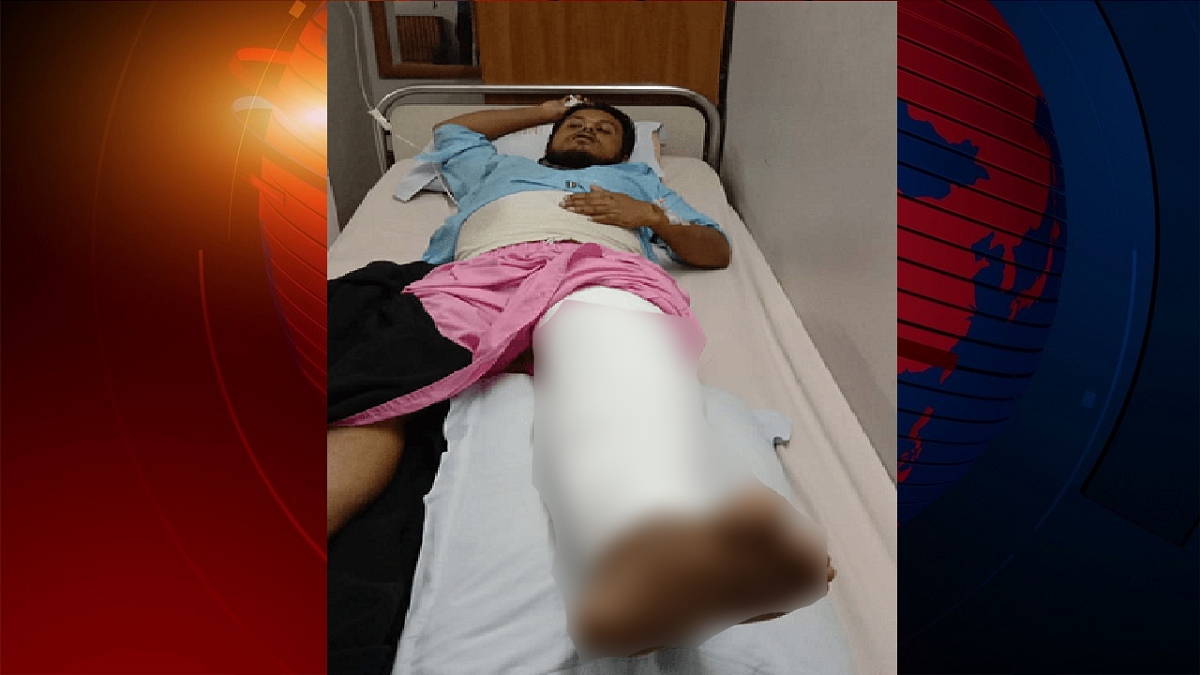 চট্টগ্রামে চলন্ত বাস থেকে শিক্ষককে ধাক্কা