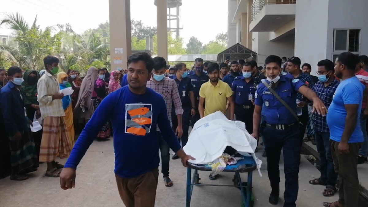 স্কুল প্রাঙ্গণে এসএসসি পরীক্ষার্থীকে কুপিয়ে হত্যা