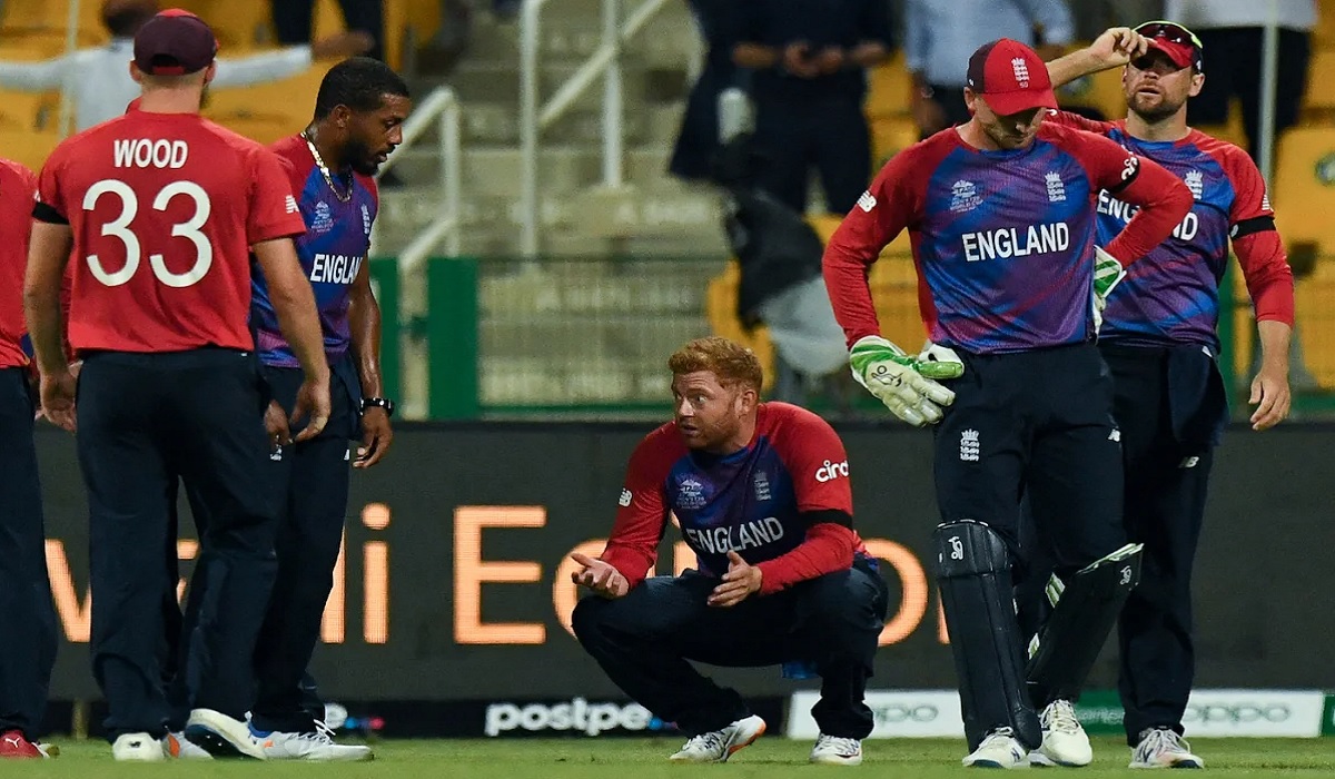 ডেথ ওভারে বোলিং ব্যর্থতায় বাদ পড়েছে ইংল্যান্ড: নাসের হুসেইন