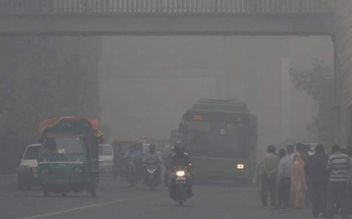 ফের বাড়লো দূষণের মাত্রা, বিষাক্ত হয়ে উঠেছে দিল্লির বাতাস
