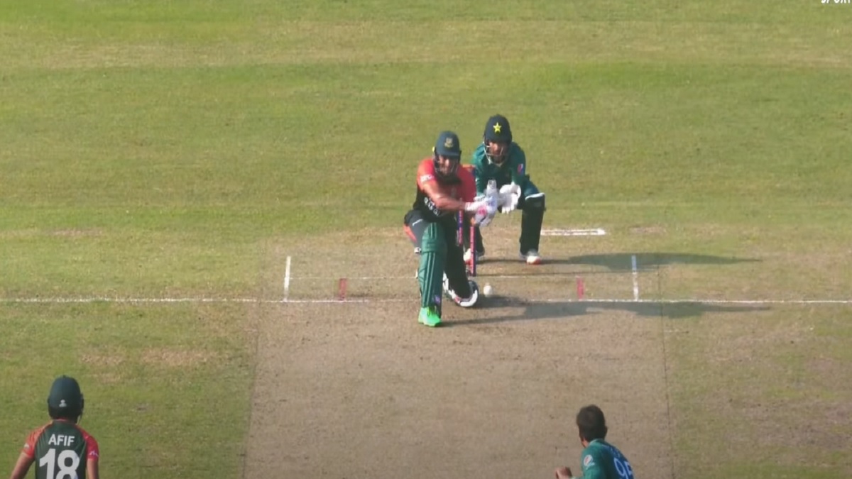 ইনিংসের অর্ধেক বলেই রান পায়নি বাংলাদেশ