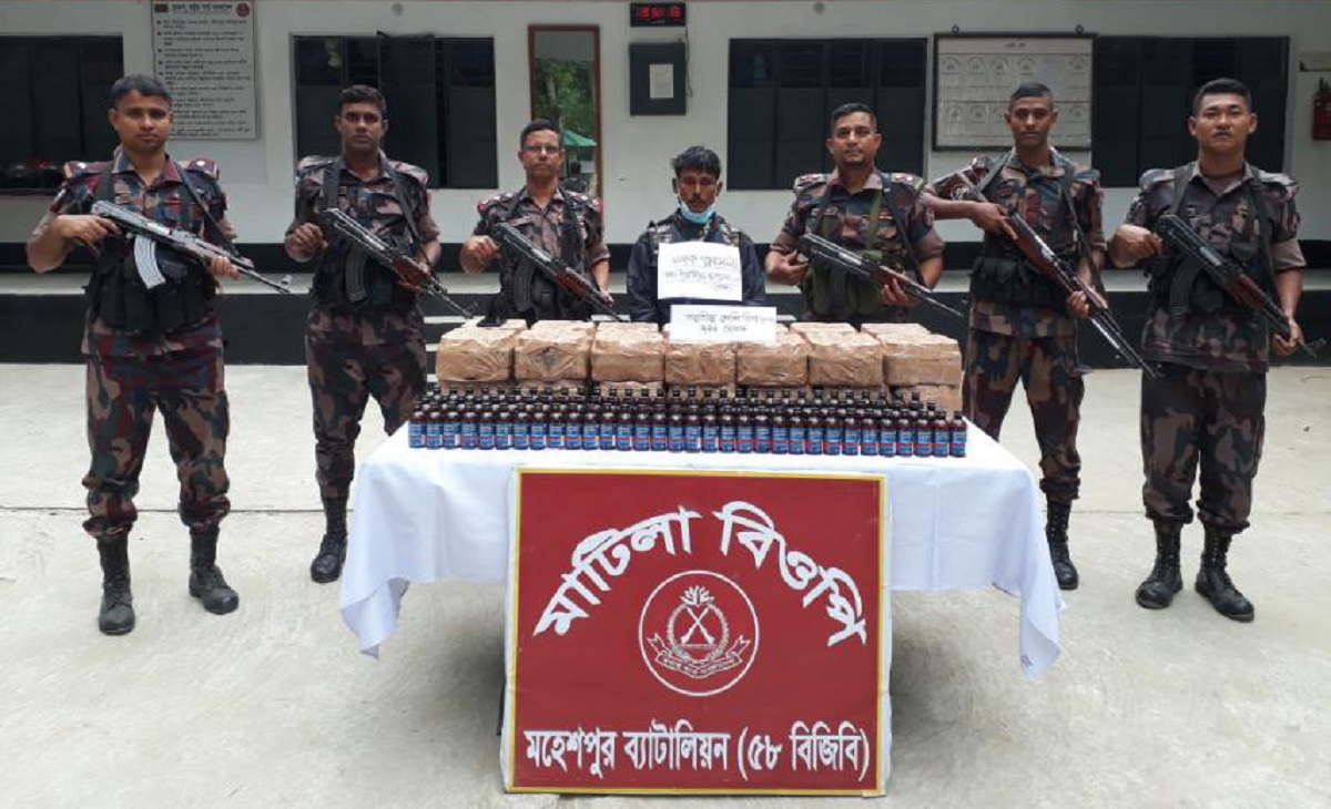 ঝিনাইদহে ভারতীয় ফেনসিডিলের বড় চালানসহ আটক ১