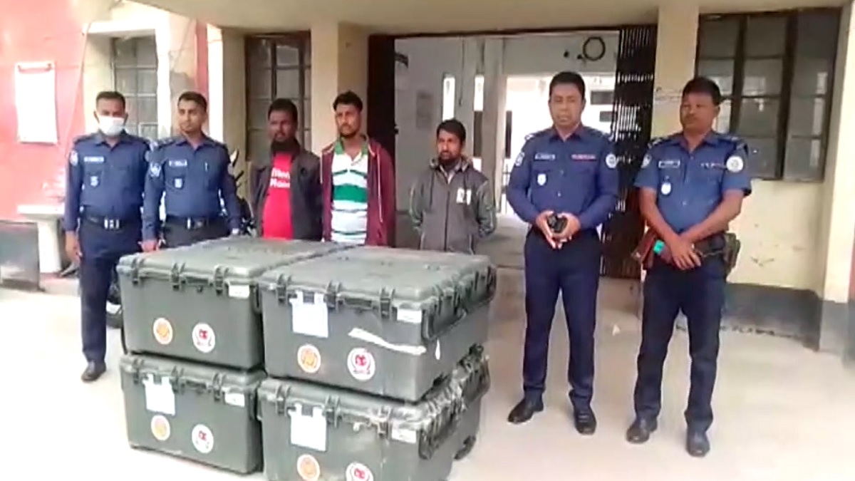 পটুয়াখালীতে ছিনতাইয়ের ৫দিন পর উদ্ধার হলো ইভিএম মেশিন