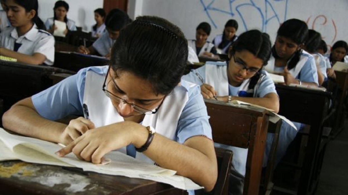 হলে বসার আগে বেশিরভাগ পরীক্ষার্থীই পাচ্ছেন না টিকা