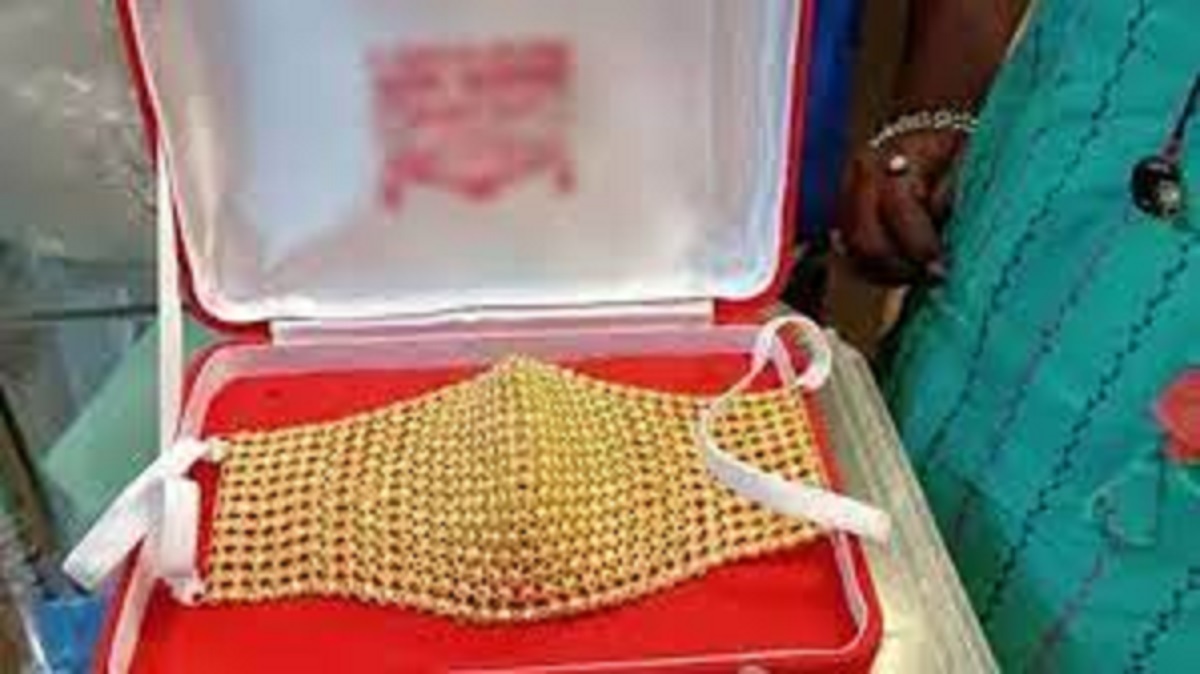 কয়েক লাখ টাকার স্বর্ণের মাস্ক নিয়ে বিতর্ক ভারতে