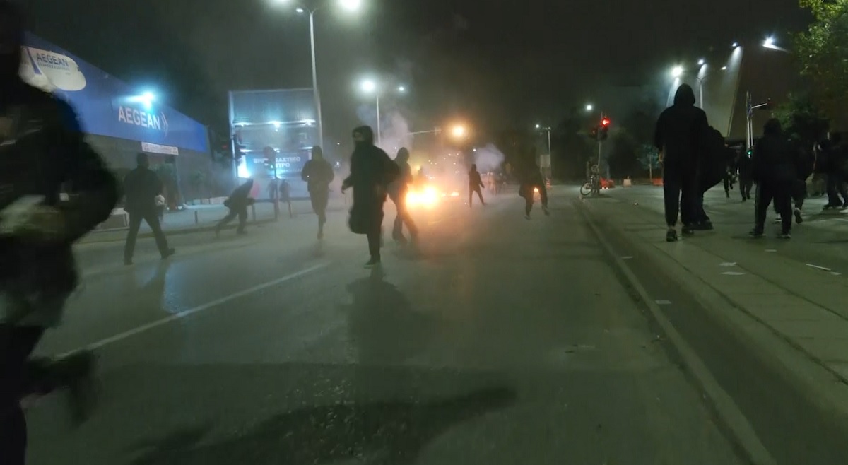 গ্রিসে নিরাপত্তা বাহিনীর সাথে মিছিলকারীদের সহিংসতা