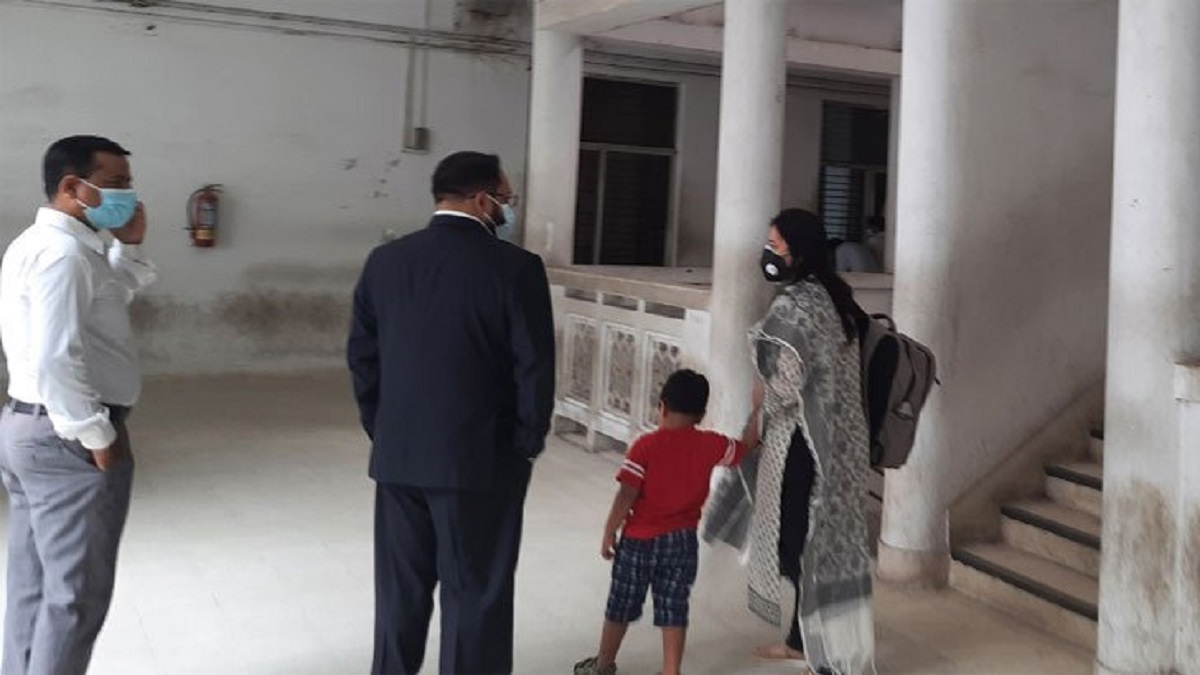 সন্তান নিয়ে পলাতক বাংলাদেশি বাবা; ভারতীয় মায়ের রিটে হাজির হওয়ার নির্দেশ আদালতের