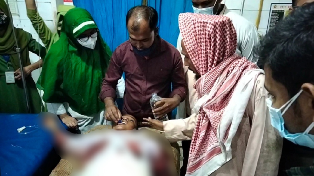 জয়পুরহাটে ট্রাকের ধাক্কায় প্রাণ গেলো এতিমখানা ছাত্রের; আহত সাত