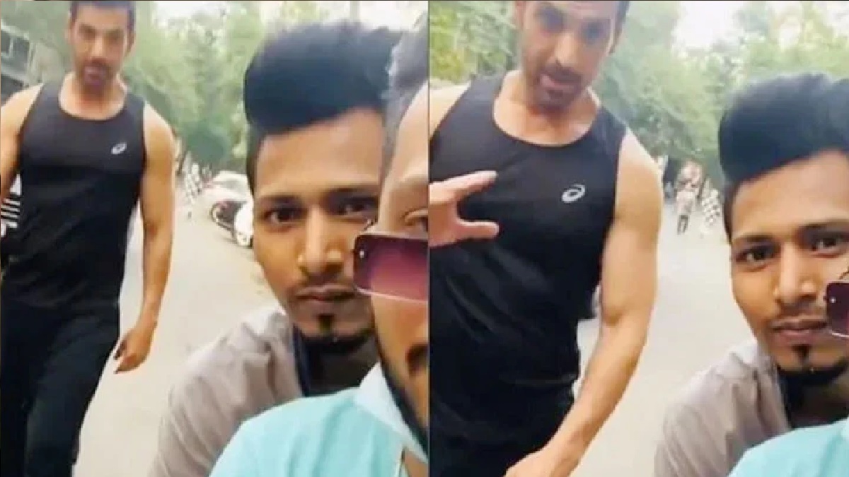 ভক্তের হাত থেকে মোবাইল ছিনিয়ে নিয়ে আলোচনায় আব্রাহাম