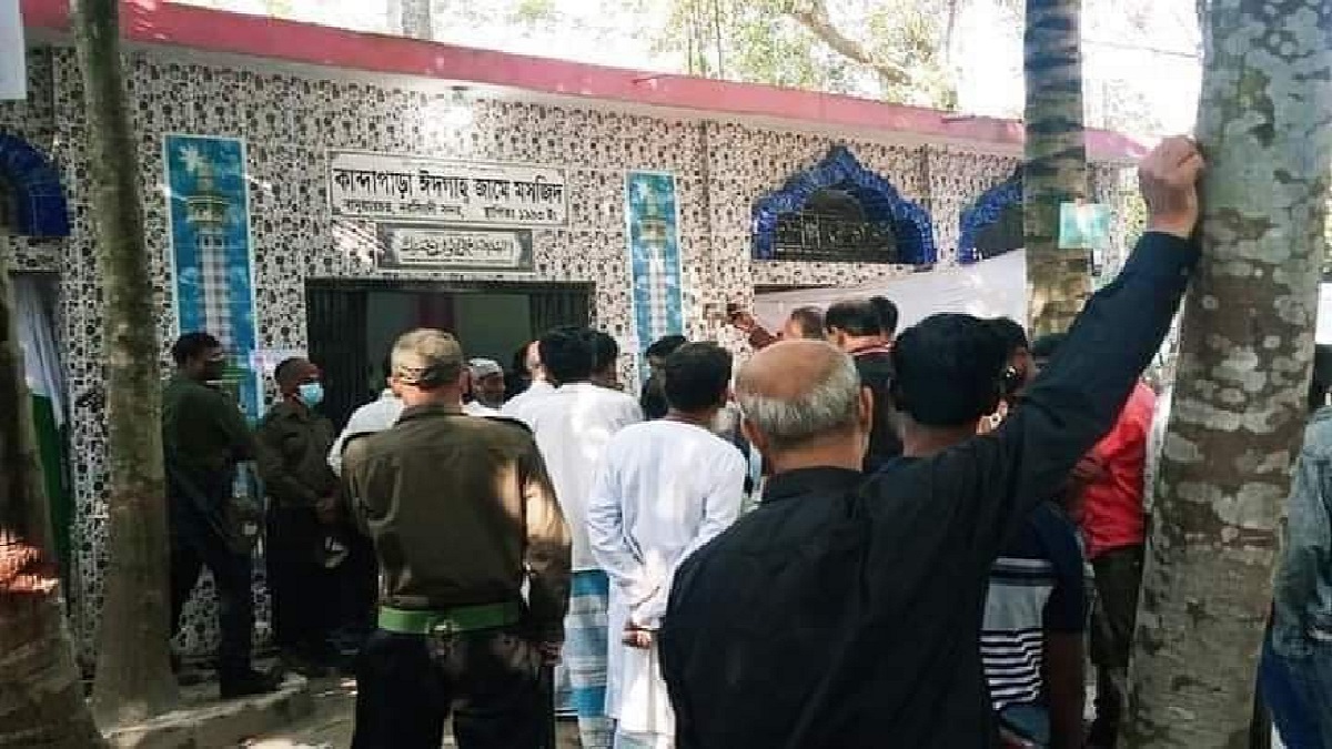 নরসিংদীর হাজীপুরে মসজিদে হয়েছে ভোট