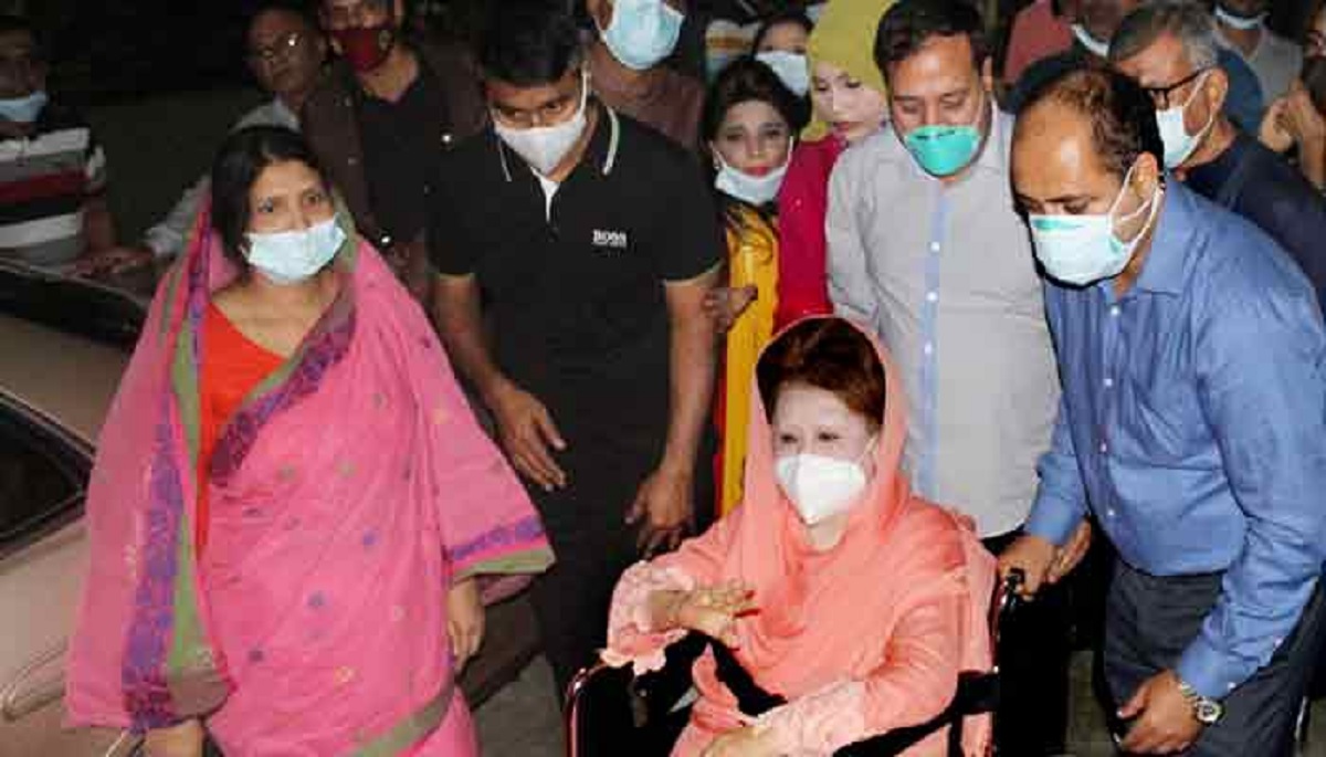 বাড়ি ফিরেছেন খালেদা জিয়া