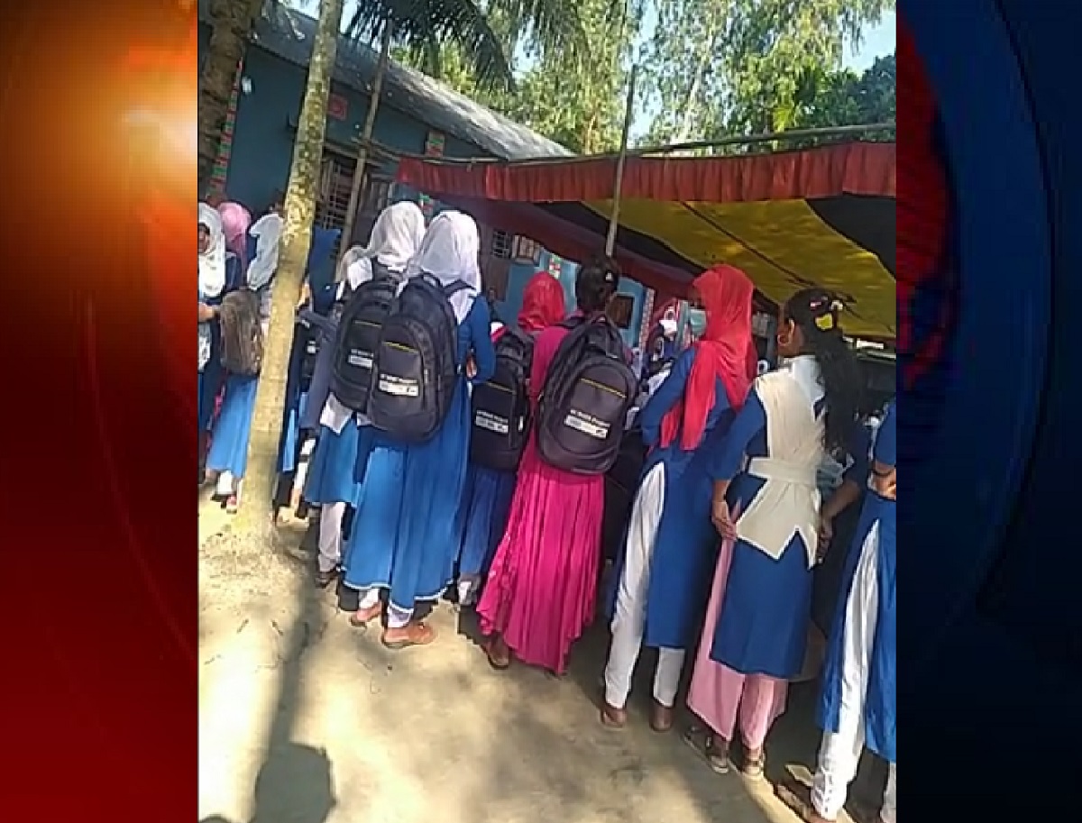 প্রধান শিক্ষকের নির্বাচনী মহড়ায় ৪ শতাধিক শিক্ষার্থী, অসন্তুষ্ট অভিভাবকরা