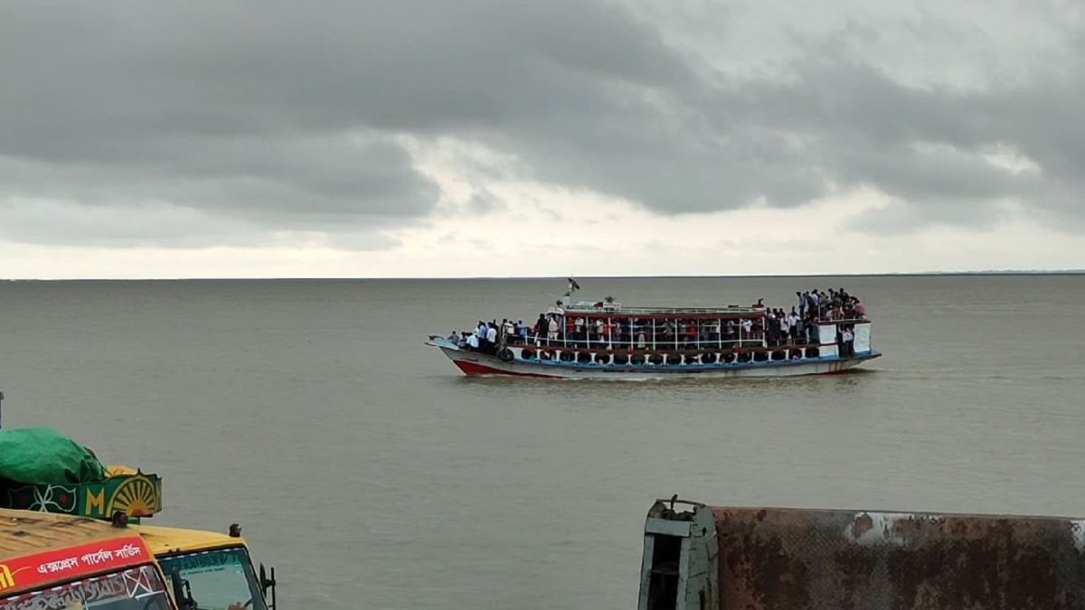 ২ নম্বর সতর্ক সংকেত; শিমুলিয়া-মাঝিরকান্দি ঘাটে লঞ্চ চলাচল বন্ধ
