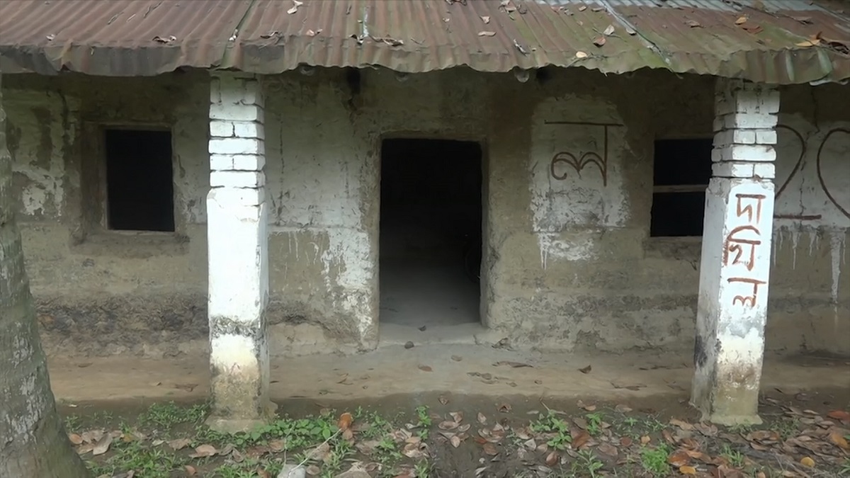 নওগাঁর এই মাদরাসাটিতে চলে কোটি কোটি টাকার দুর্নীতি