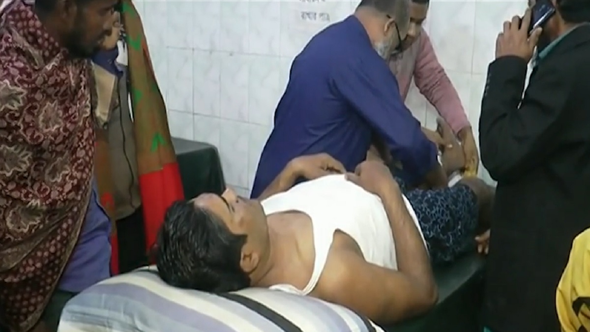 নির্বাচনে পরাজিত নারী প্রার্থীর স্বামীকে হাতুড়ি দিয়ে পিটিয়ে জখম
