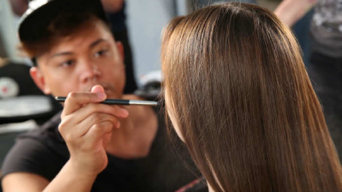 স্ত্রীর মেকআপ ছাড়া চেহারা দেখে ডিভোর্সের সিদ্ধান্ত যুবকের