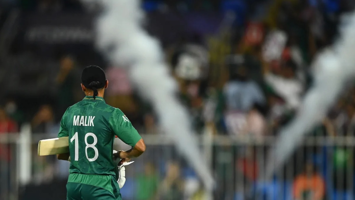 শোয়েব মালিকের ঝড়ে পাকিস্তানের বিশাল সংগ্রহ