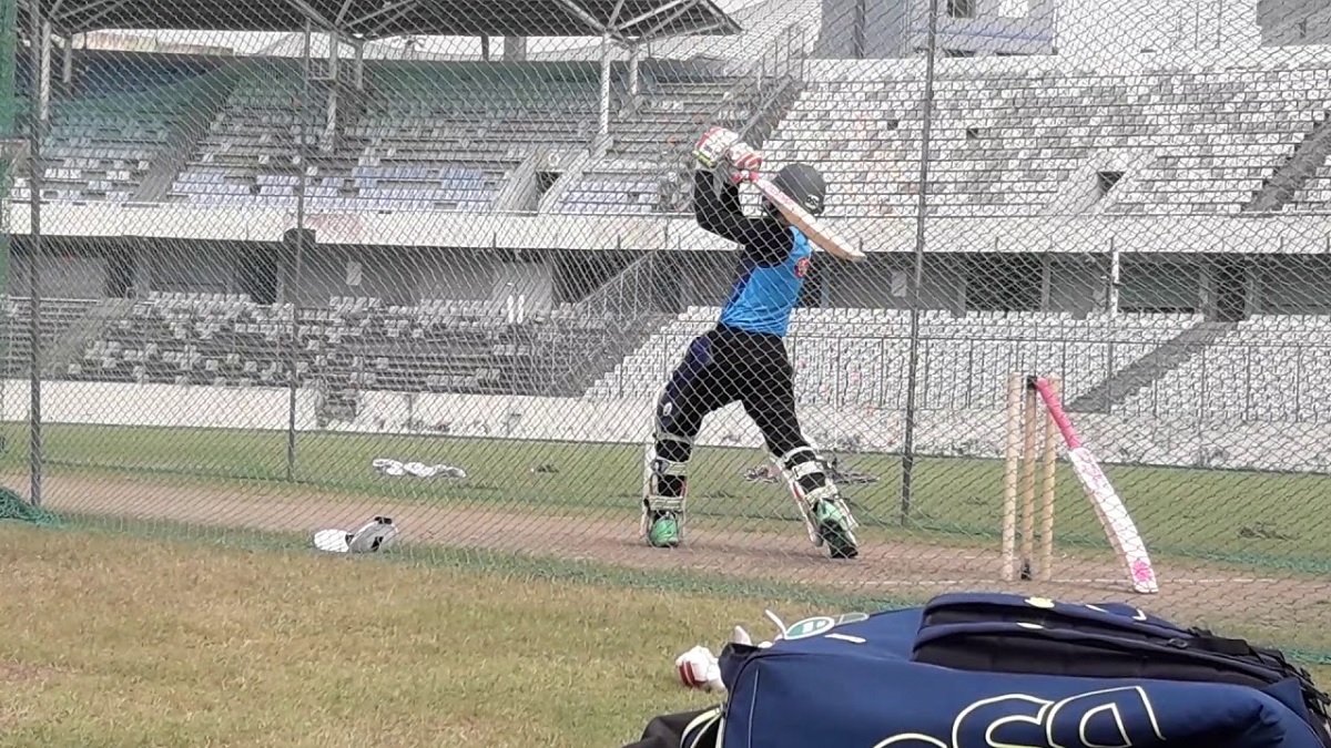টেস্টের অনুশীলন করছেন মুশফিক