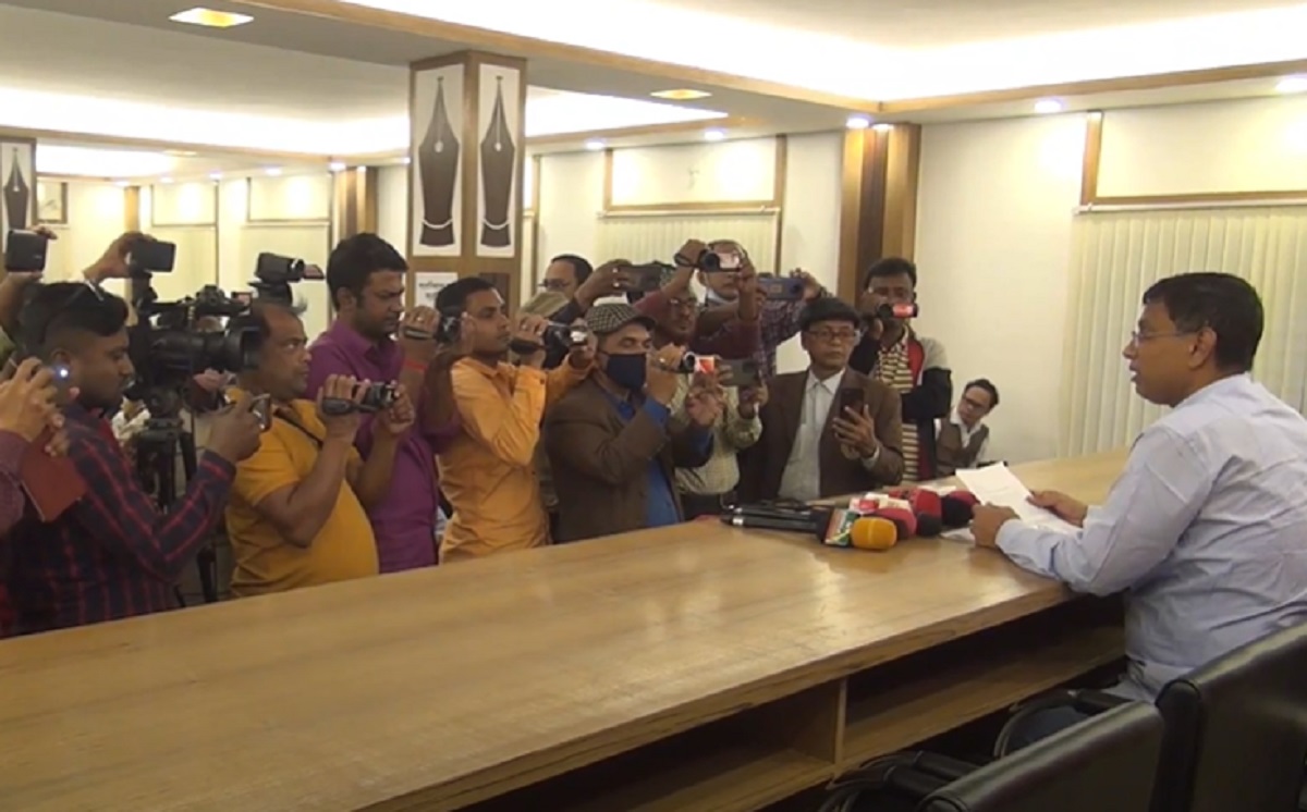 প্রার্থিতা প্রত্যাহার না করলে হত্যার হুমকি! প্রতিবাদে সংবাদ সম্মেলন চেয়ারম্যান প্রার্থীর