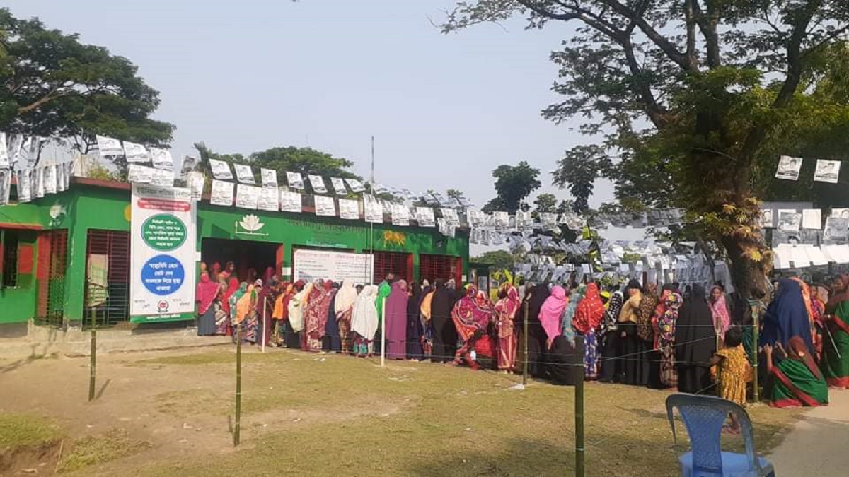 স্ট্যাম্প প্যাডে কালি নেই, ভোট দিতে গিয়ে বিড়ম্বনা