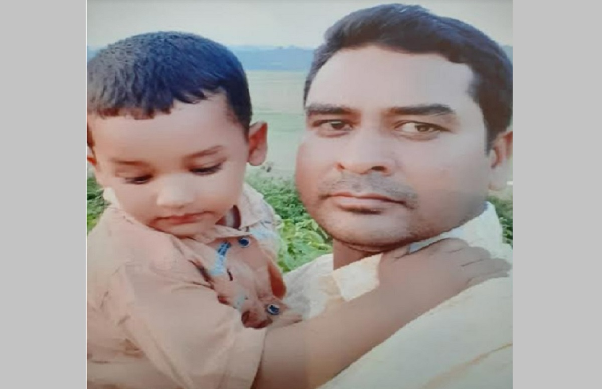 বসতঘর থেকে শিশু সন্তানসহ বাবার লাশ উদ্ধার