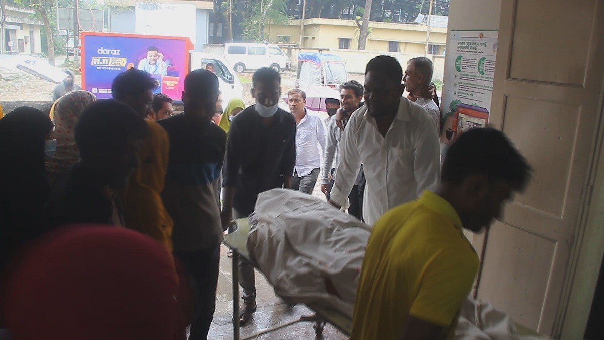 ট্রাকের চাকা পাংচার হয়ে ধাক্কা অটোরিকশায়, এইচএসসি পরীক্ষার্থীসহ নিহত ২