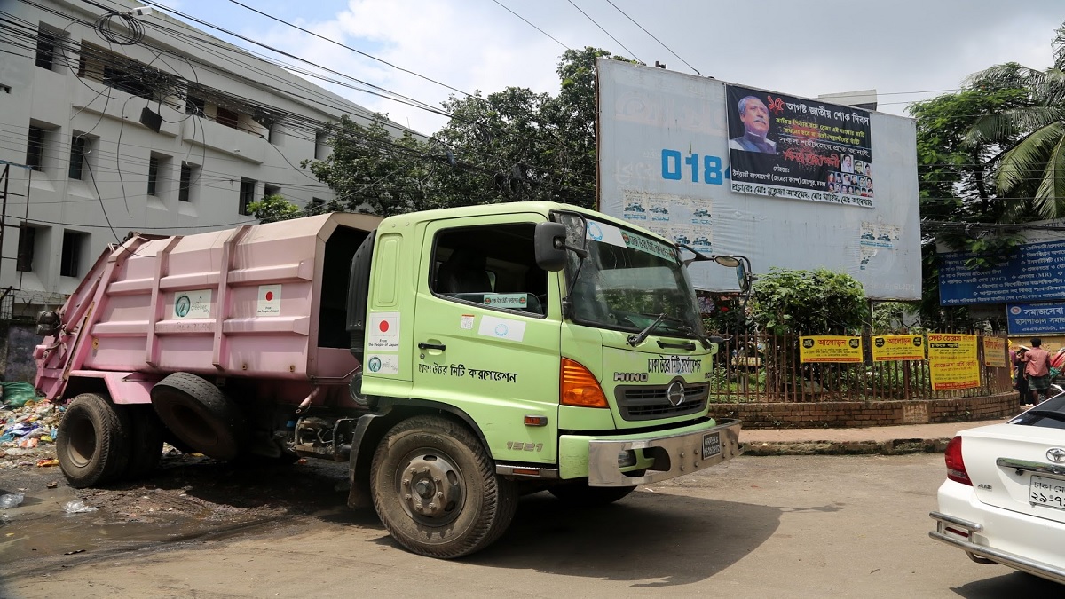 এবার পান্থপথে ময়লার গাড়ির ধাক্কায় মোটরসাইকেল আরোহী নিহত
