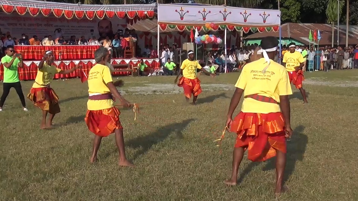 পিরোজপুরে ঐতিহ্যবাহী লাঠি খেলা অনুষ্ঠিত