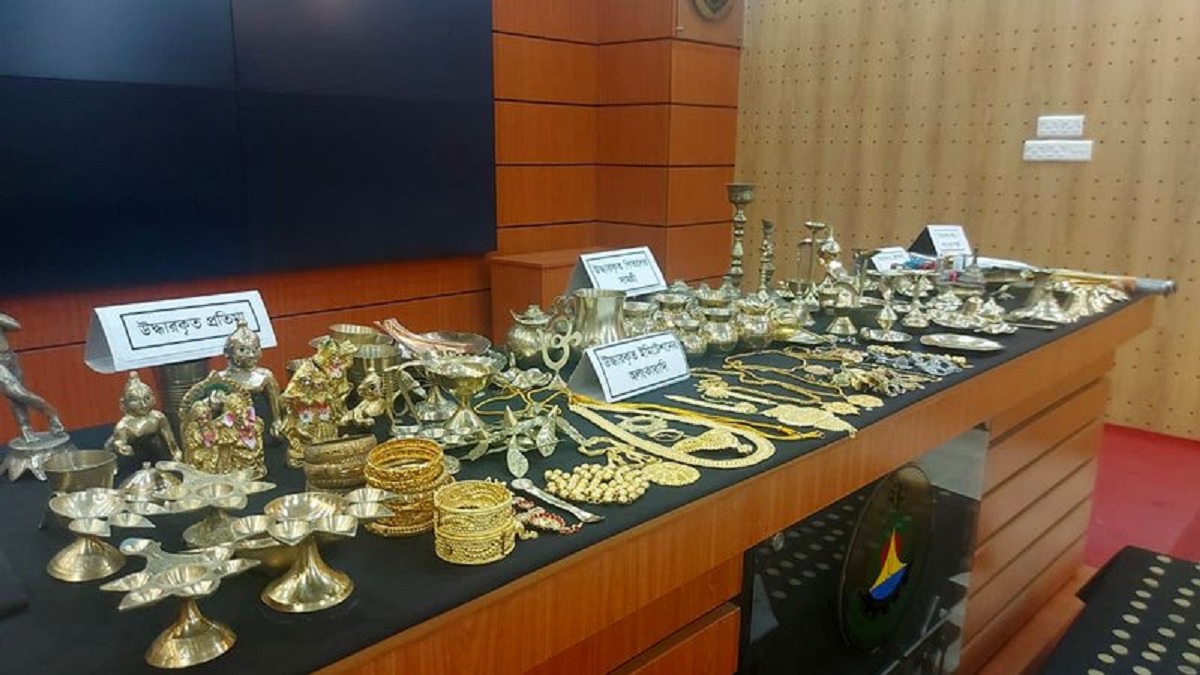 মন্দিরে হামলা-লুটের সামগ্রীসহ গ্রেফতার ৪