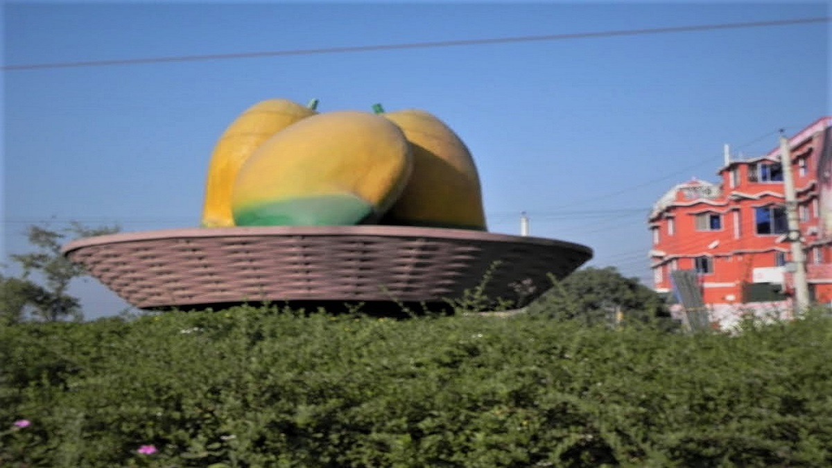 নারীর সাথে আপত্তিকর ছবি তুলে চাঁদা আদায় রাজশাহীতে; গ্রেফতার ৪