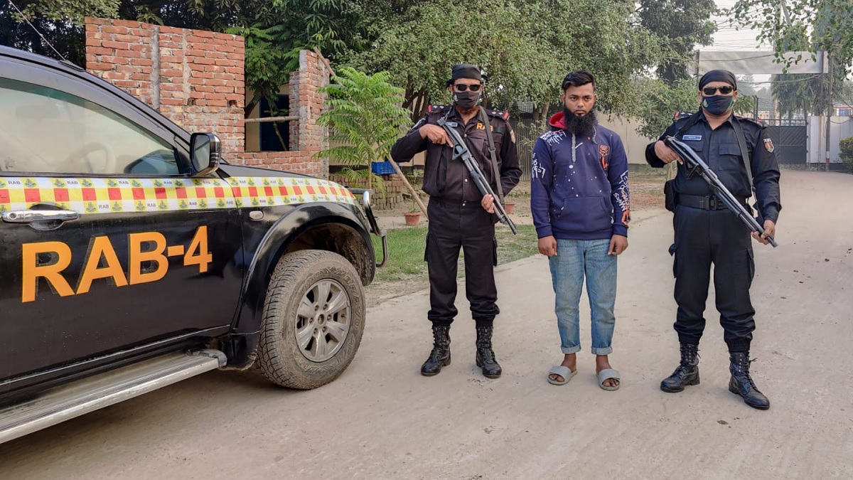ডিস লাইন মেরামতের অজুহাতে ঘরে প্রবেশ করে গৃহবধূকে ধর্ষণ