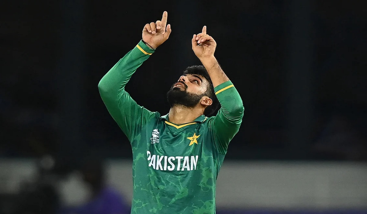 পাকিস্তানকে ফাইনালের রাস্তা দেখিয়ে দিলেন শাদাব খান