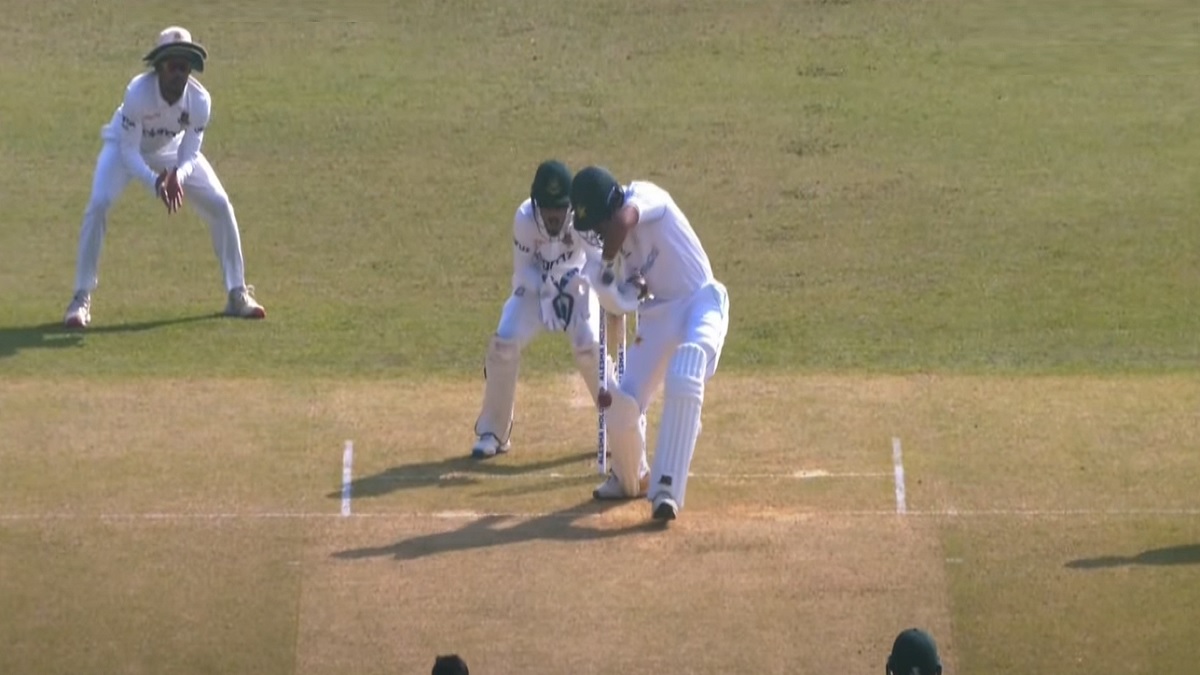 রিভিউ নেয়ায় মমিনুলের ভু্ল; উইকেটশূন্য বাংলাদেশ