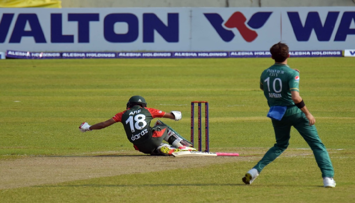 আফিফকে বল ছুড়ে মারায় শাহিন আফ্রিদির জরিমানা