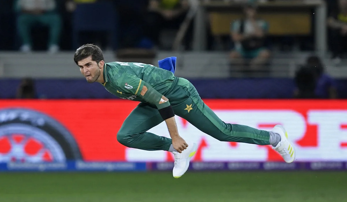 শাহিন আফ্রিদির তোপের পর লড়ছে অস্ট্রেলিয়া