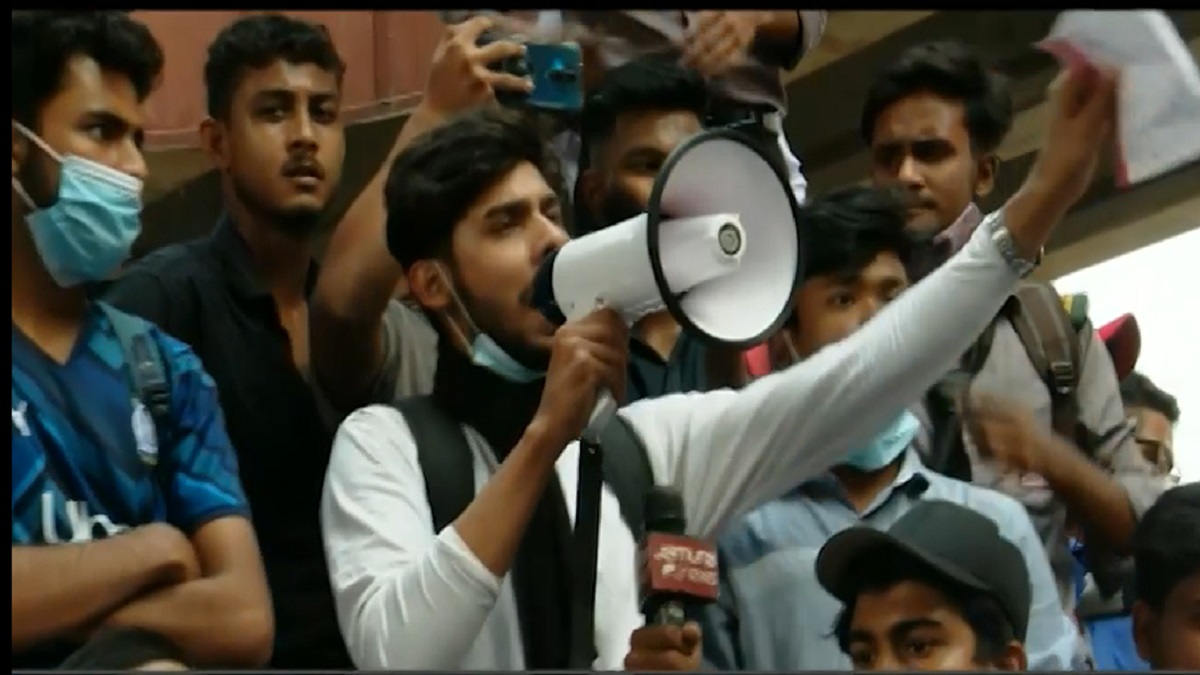 দাবি না মানলে শনিবার থেকে লাগাতার কর্মসূচির ঘোষণা শিক্ষার্থীদের