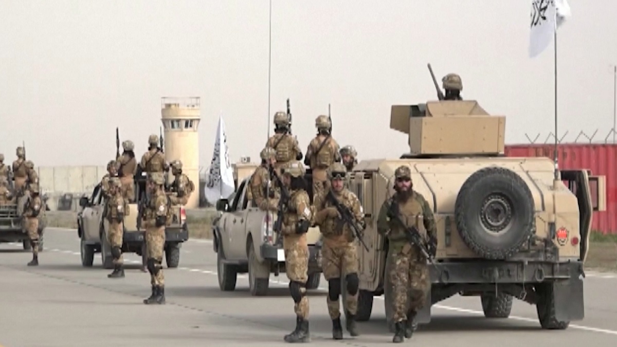 কাবুলে তালেবানের সামরিক কুচকাওয়াজ