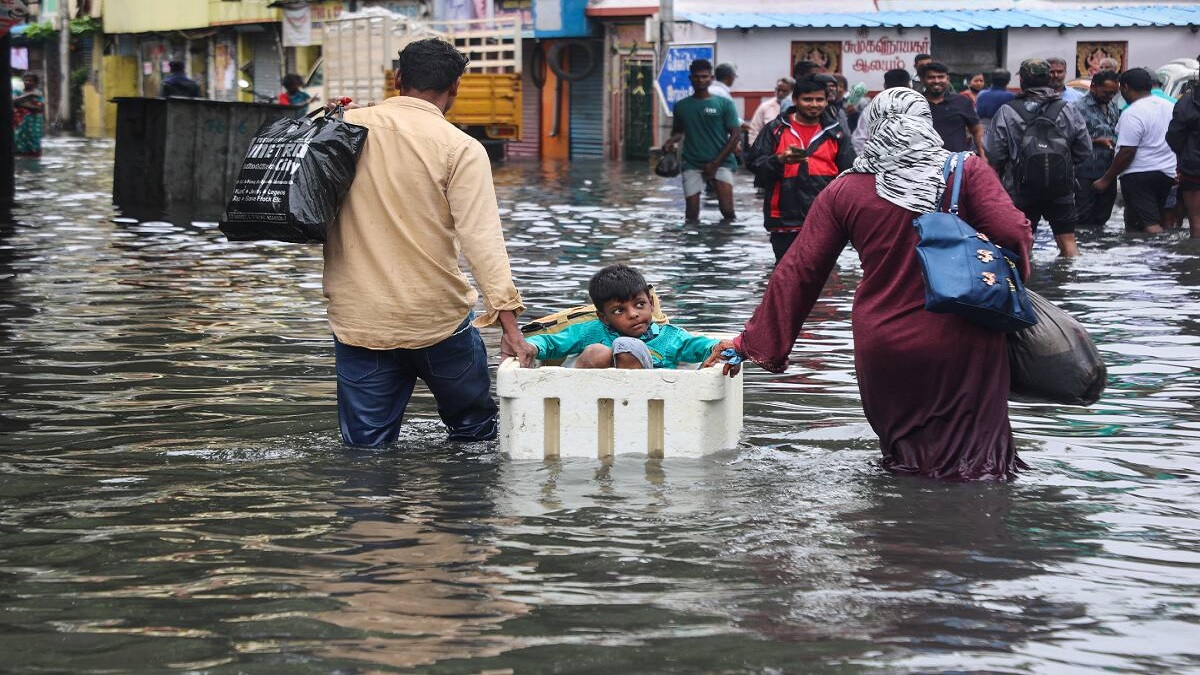 বন্যায় অচল ভারতের তামিলনাড়ু