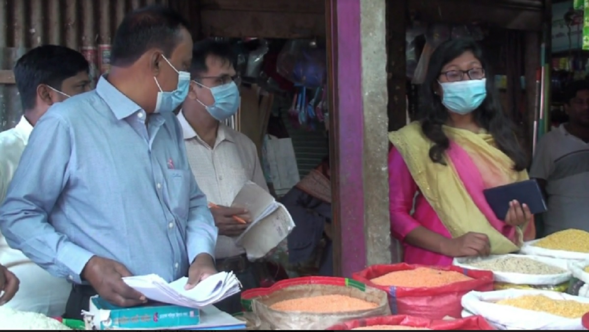 টাঙ্গাইলে অবৈধভাবে দ্রব্যমূল্য বৃদ্ধির দায়ে ৫ দোকানদারকে জরিমানা