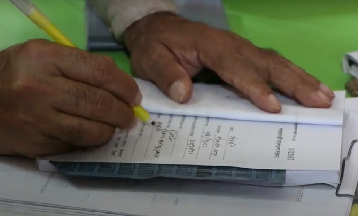 দাম বেশি নেয়ায় টাঙ্গাইলের ৫টি হোটেলকে জরিমানা