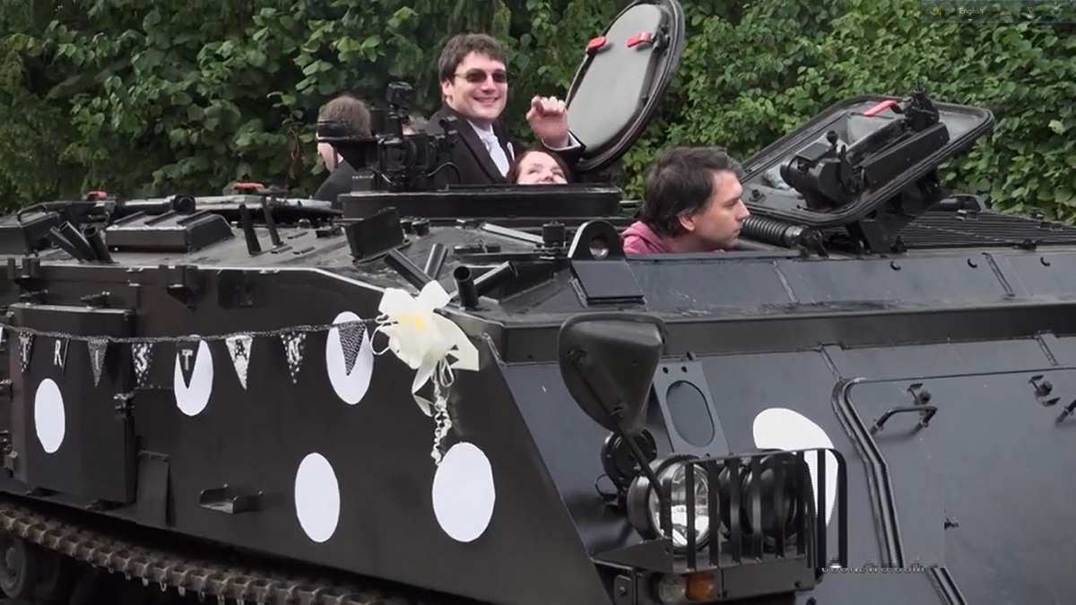 যুদ্ধের ট্যাংক ভাড়া নিয়ে যাওয়া যাবে বিয়েতে!