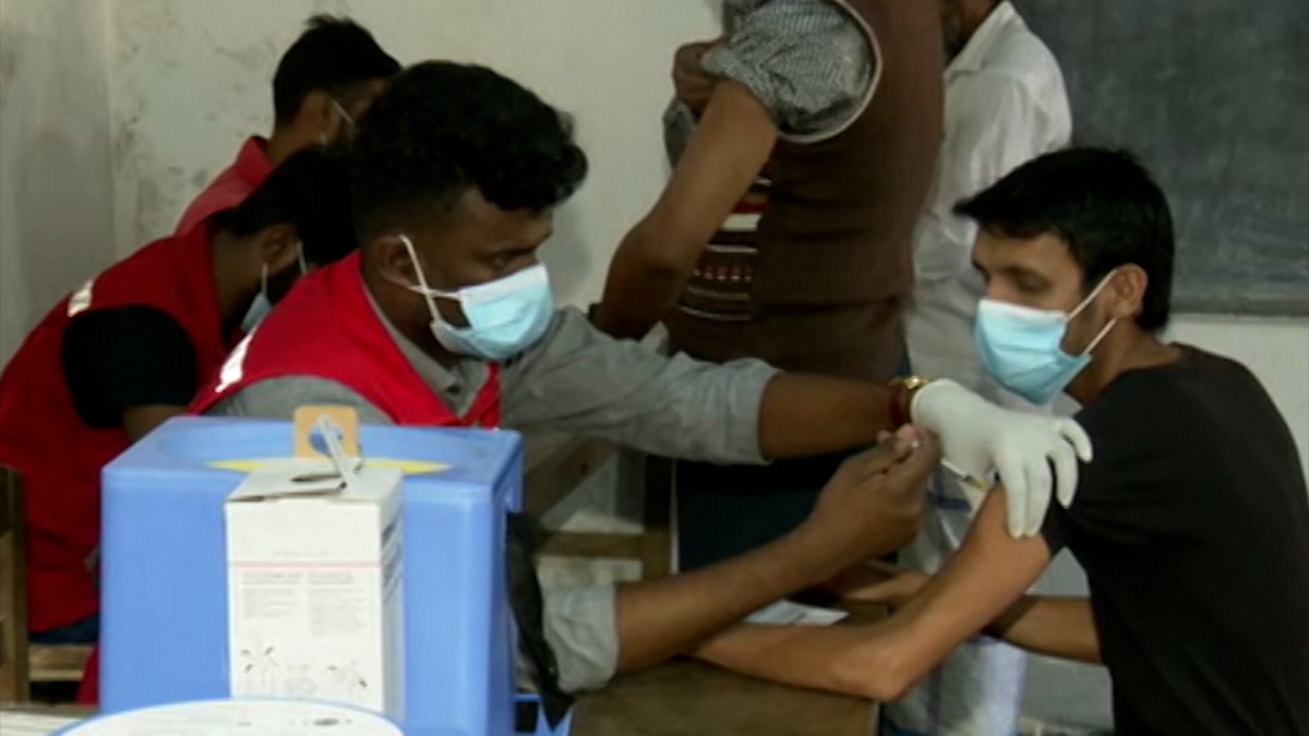 তৃতীয় দিনের মতো কড়াইল বস্তিতে চলছে করোনার টিকাদান