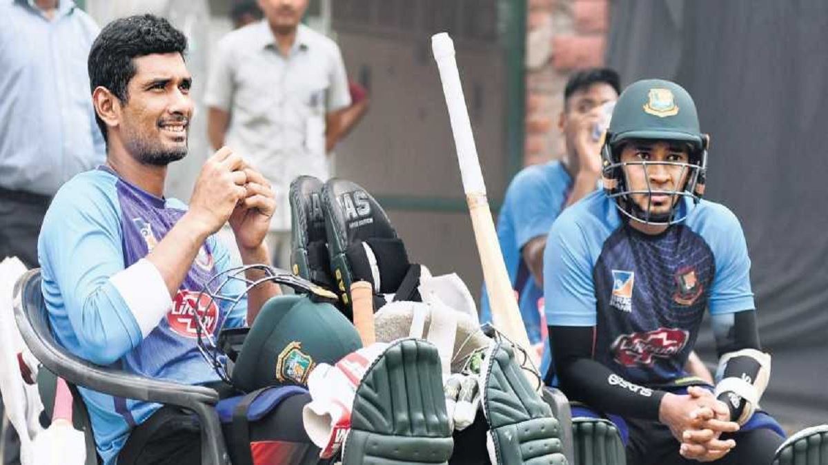 ছুটি কাটিয়ে দেশে ফিরছেন মাহমুদউল্লাহ ও মুশফিক